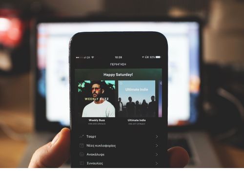Quer ouvir música sem internet? Confira 3 aplicativos para te manter na vibe musical!