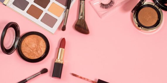 Beleza na Palma da Mão: Os Melhores Apps para Testar Maquiagens