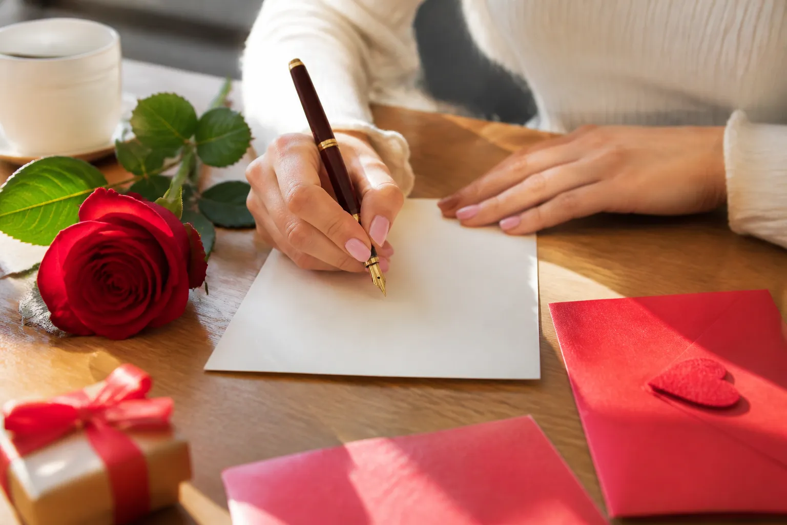 Guia completo: escreva cartas de amor que tocam o coração